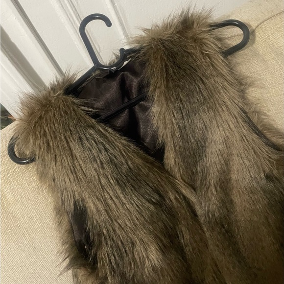 Vest - Picture 2 of 5